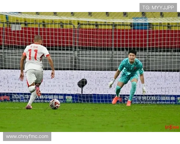 蹇韬8次扑救力保城池 三次扑出对手禁区射门展现神勇表现 蹇韬8次扑救力保城池 三次扑出对手禁区射门展现神勇表现